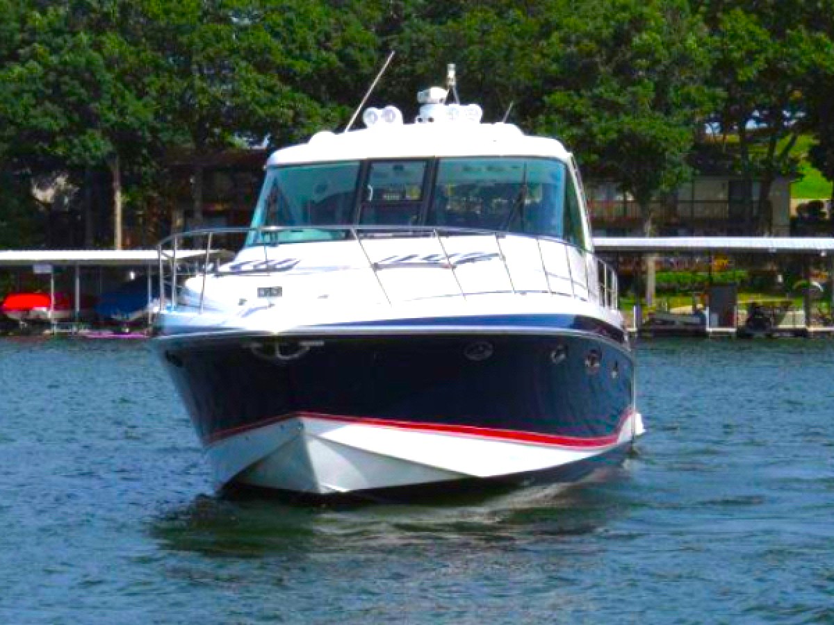 Rental boat Miami Beach underway on a charter.