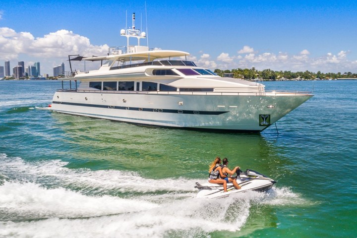 110' Horizon - Yacht Rental in Miami Beach, Florida