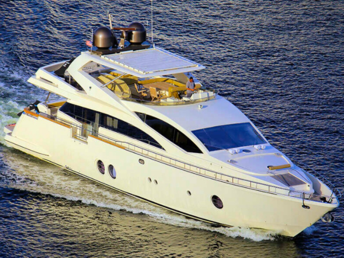 85' Aicon - Yacht Rental in Aventura, Florida