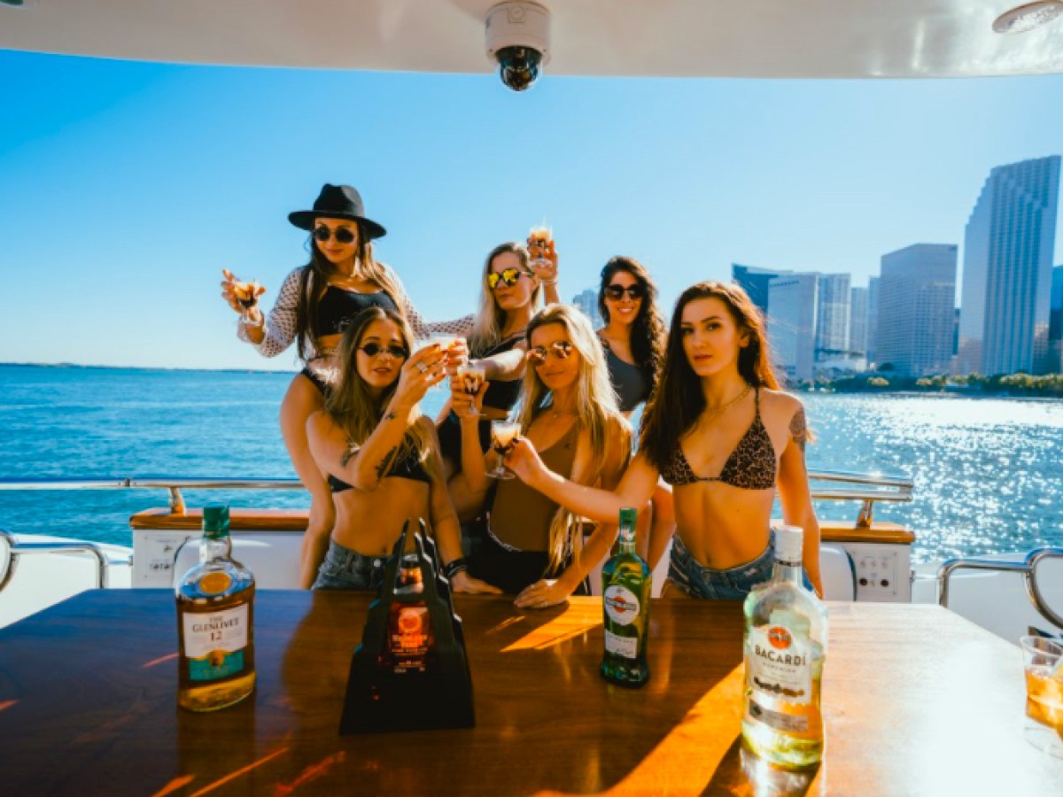 Guests drinking on the aft deck of this 103' Maiora - Yacht Rental in Fort Lauderdale, Florida during a charter.