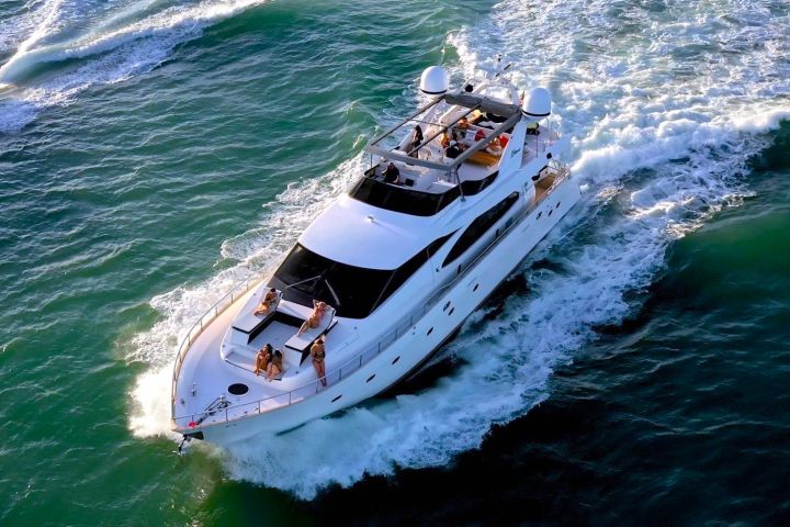 85' Azimut - Yacht Rental in Miami, Florida