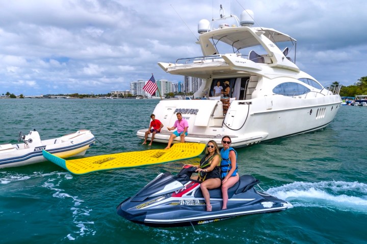 68' Azimut - Yacht Rental in Miami Beach, Florida