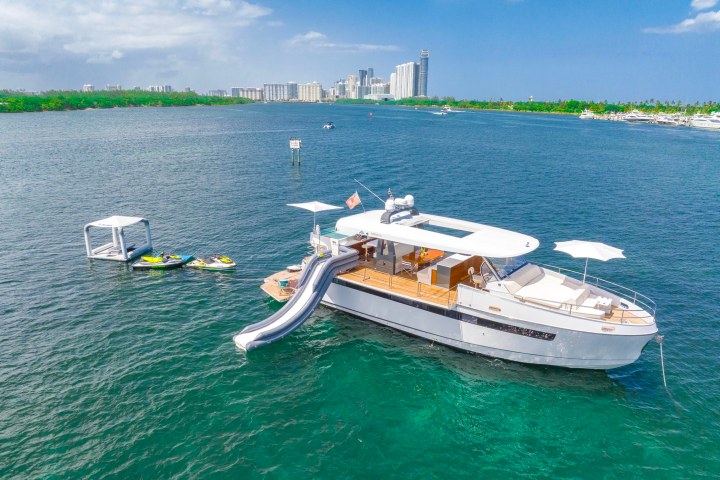 80' Astondoa - Yacht Rental in Miami Beach, Florida