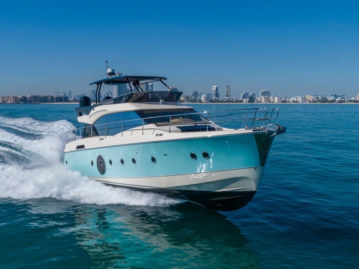 Yacht rental at Venetian Marina, Miami cruising along the Atlantic Ocean near Miami Beach.