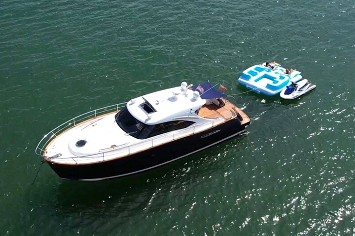 Boat Rental in Aventura at anchor during a charter.