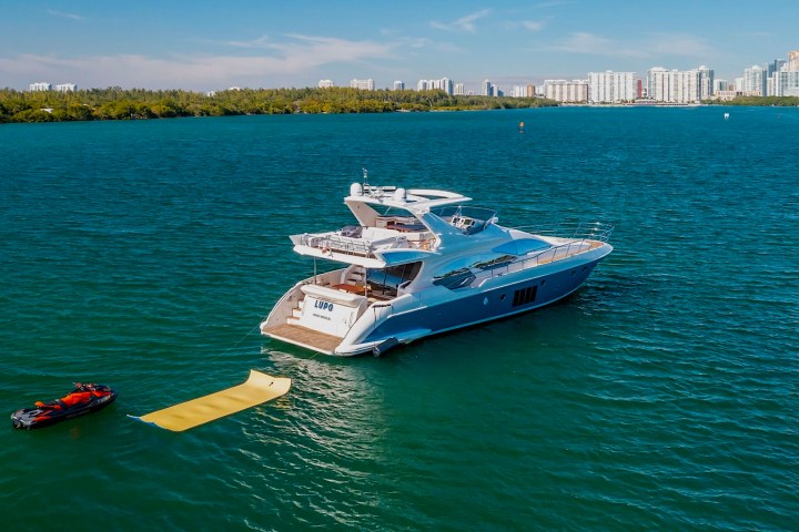 70' Azimut - Yacht Rental in Aventura, Florida