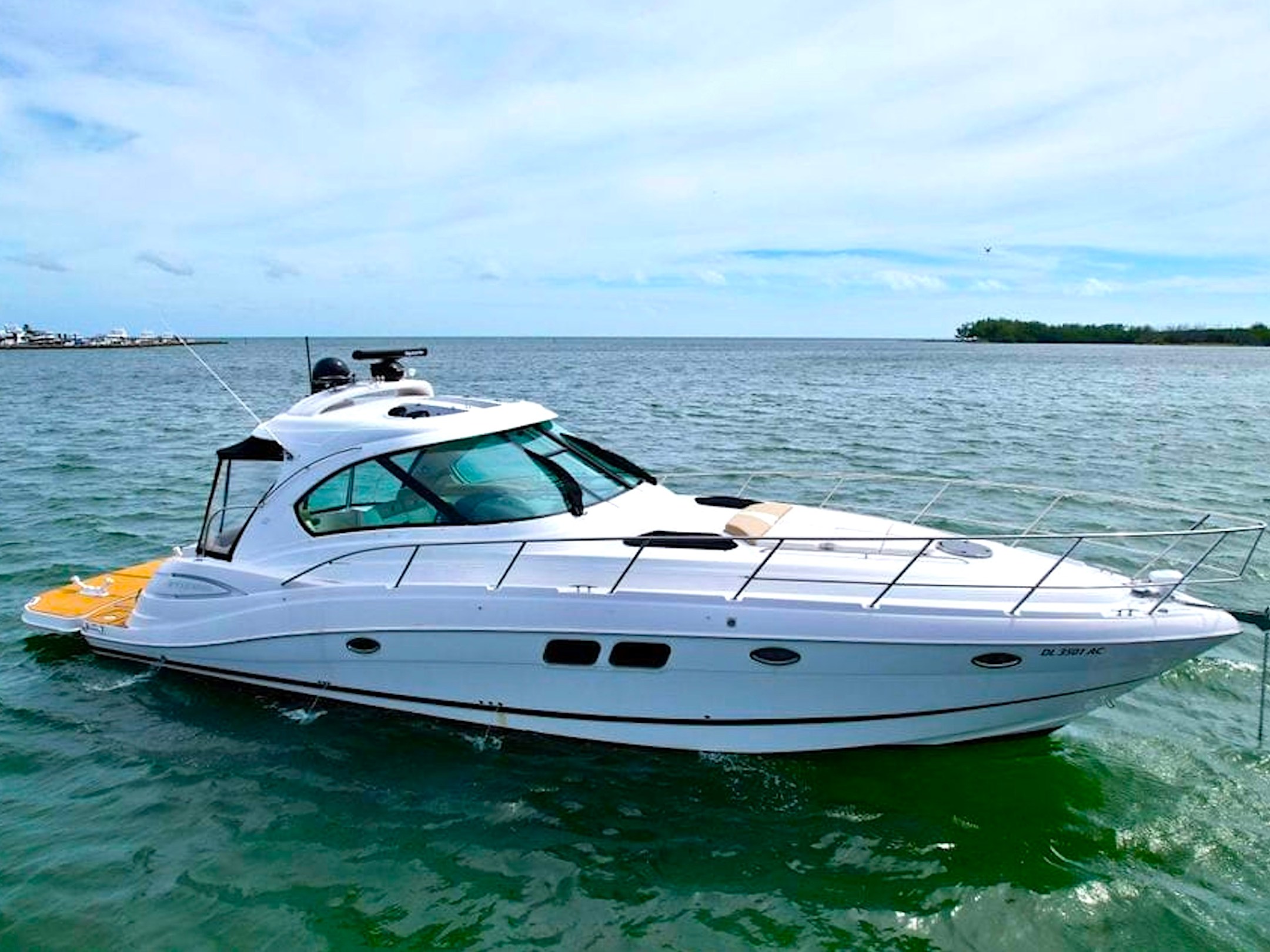 50' Four Winns - Yacht Rental in Miami, Florida