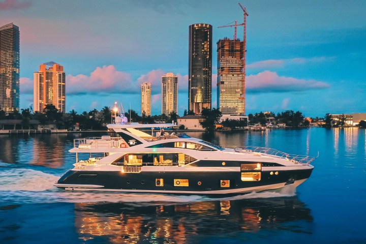 88' Azimut - Yacht Rental in Nassau, Bahamas