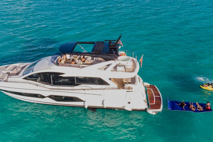 76' SunSeeker - Yacht Rental in Nassau, Bahamas