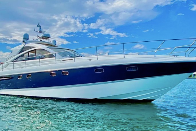 52' Fairline - Yacht Rental in Riviera Beach, Florida