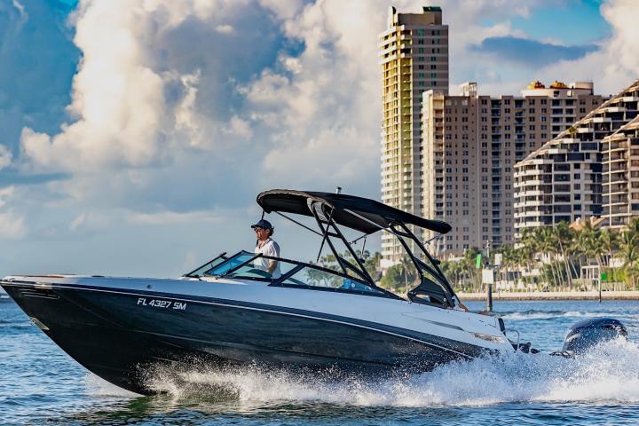 27' Monterey - Boat Rental in Miami Beach, Florida