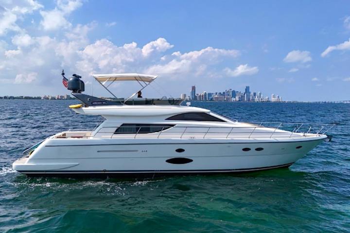 67' Uniesse - Yacht Rental in Tampa, Florida