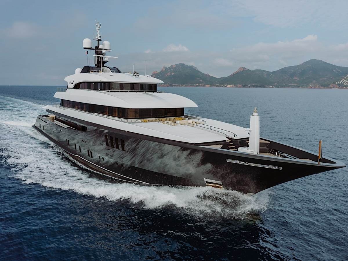 221' Icon - Yacht Rental in Palm Beach, Florida