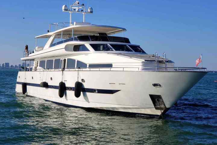 110' Horizon - Yacht Rental in Miami Beach, Florida