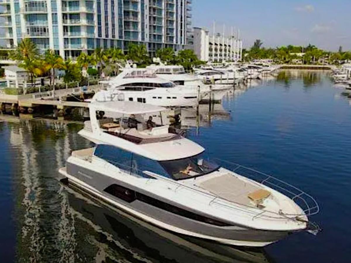 60' Prestige - Yacht Rental in Miami Beach, Florida