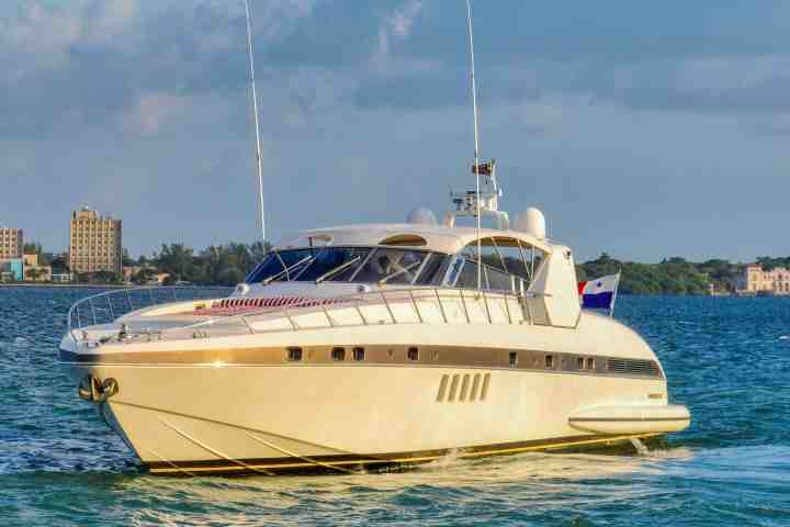 84' Mangusta - Yacht Rental in Miami Beach, Florida