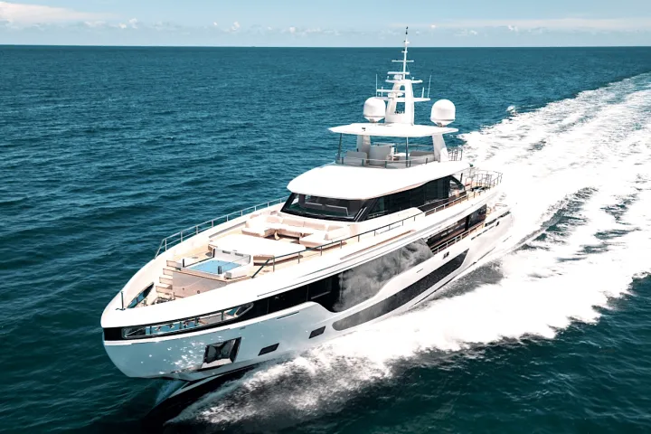 118' Azimut - Yacht Rental in Miami Beach, Florida