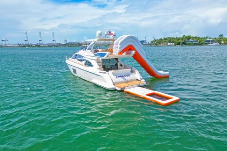 60' Azimut - Yacht Rental in Miami Beach, Florida