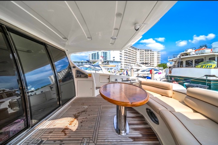70 Azimut - Yacht Rental in Miami, Florida
